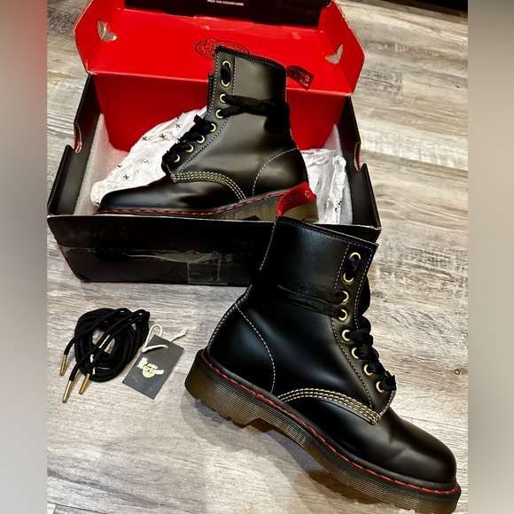 Dr Martens Year of the Dog uk5 - Picture 4 of 13